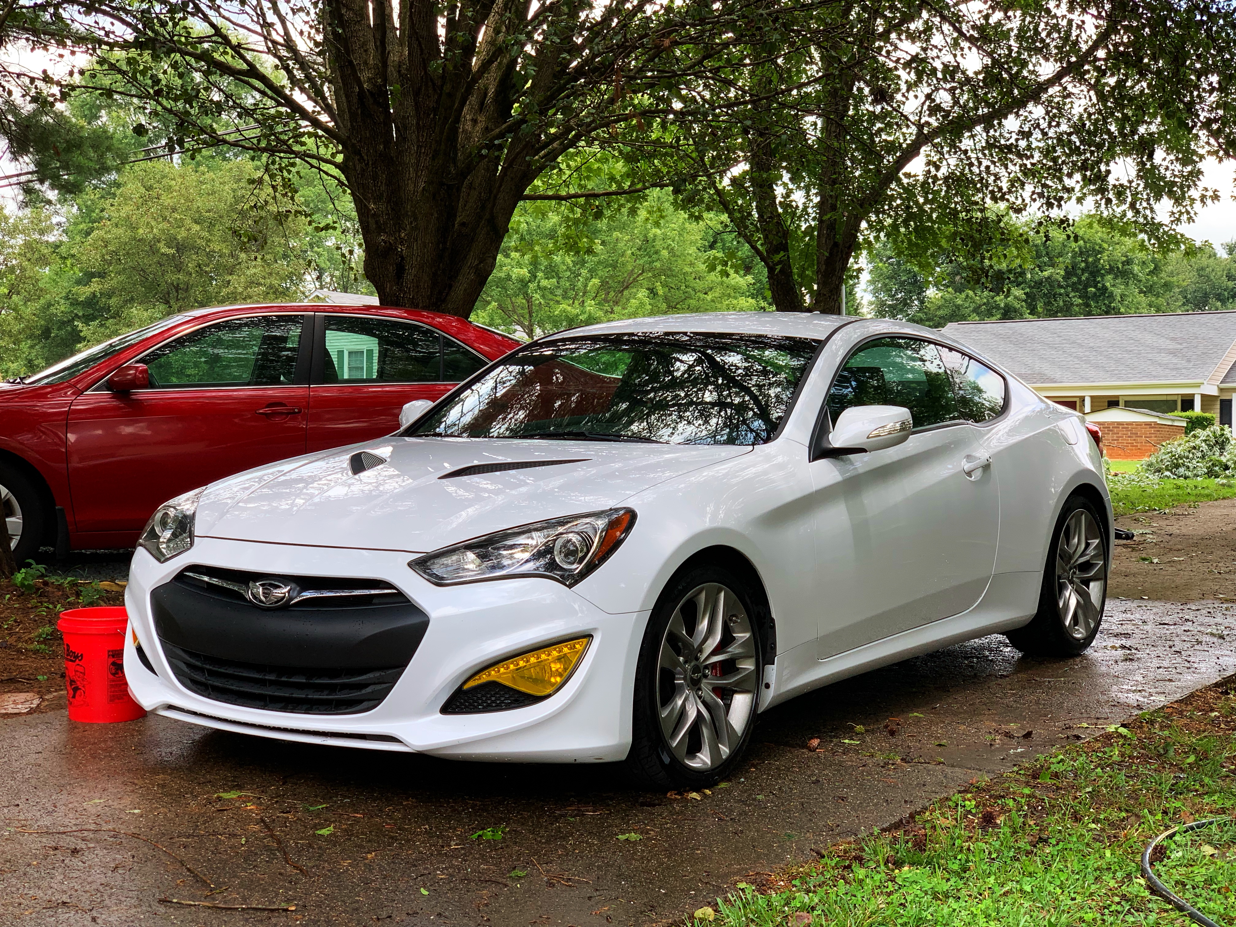 Hyundai Genesis (White)