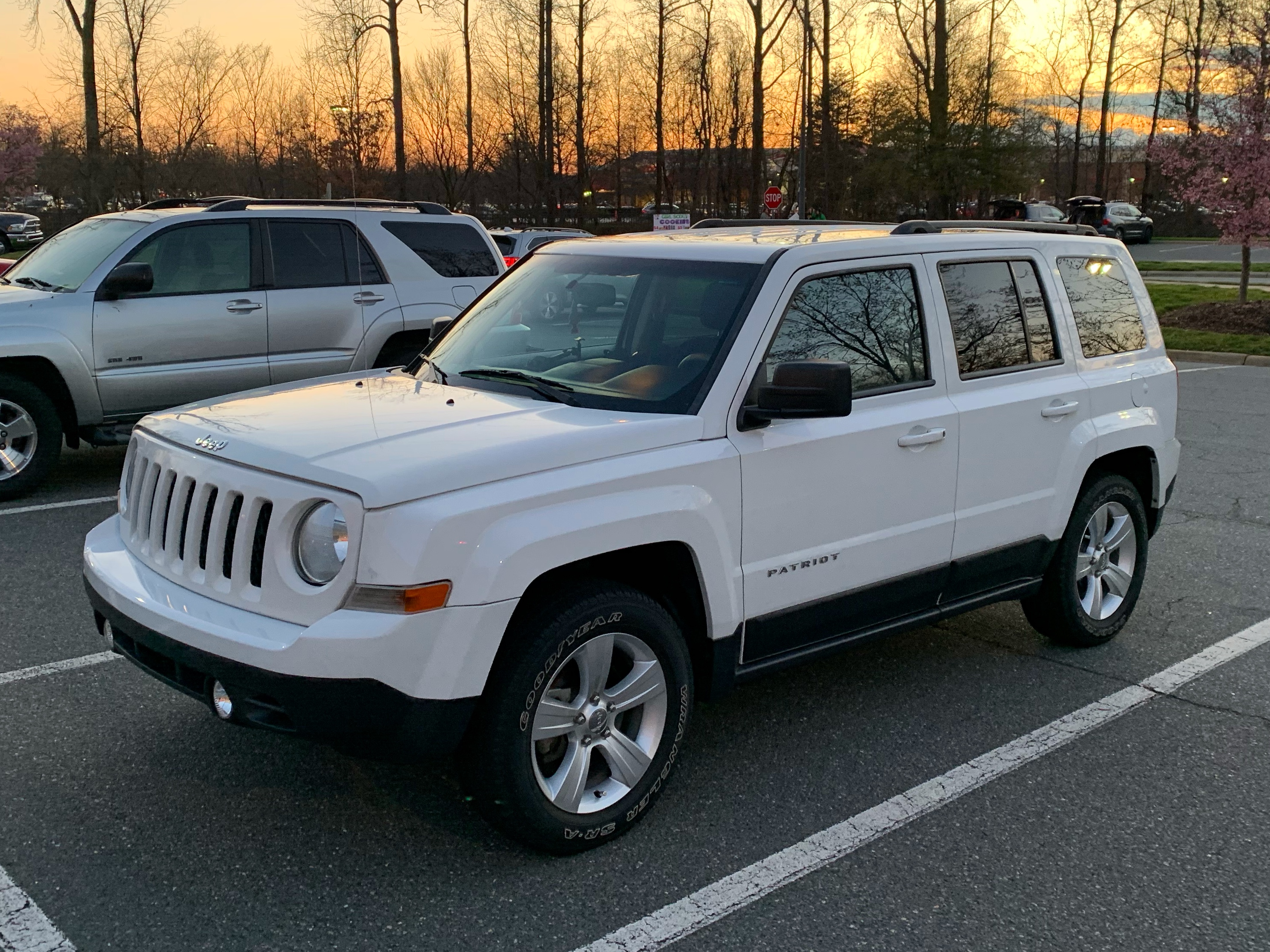 Jeep Patriot (White)