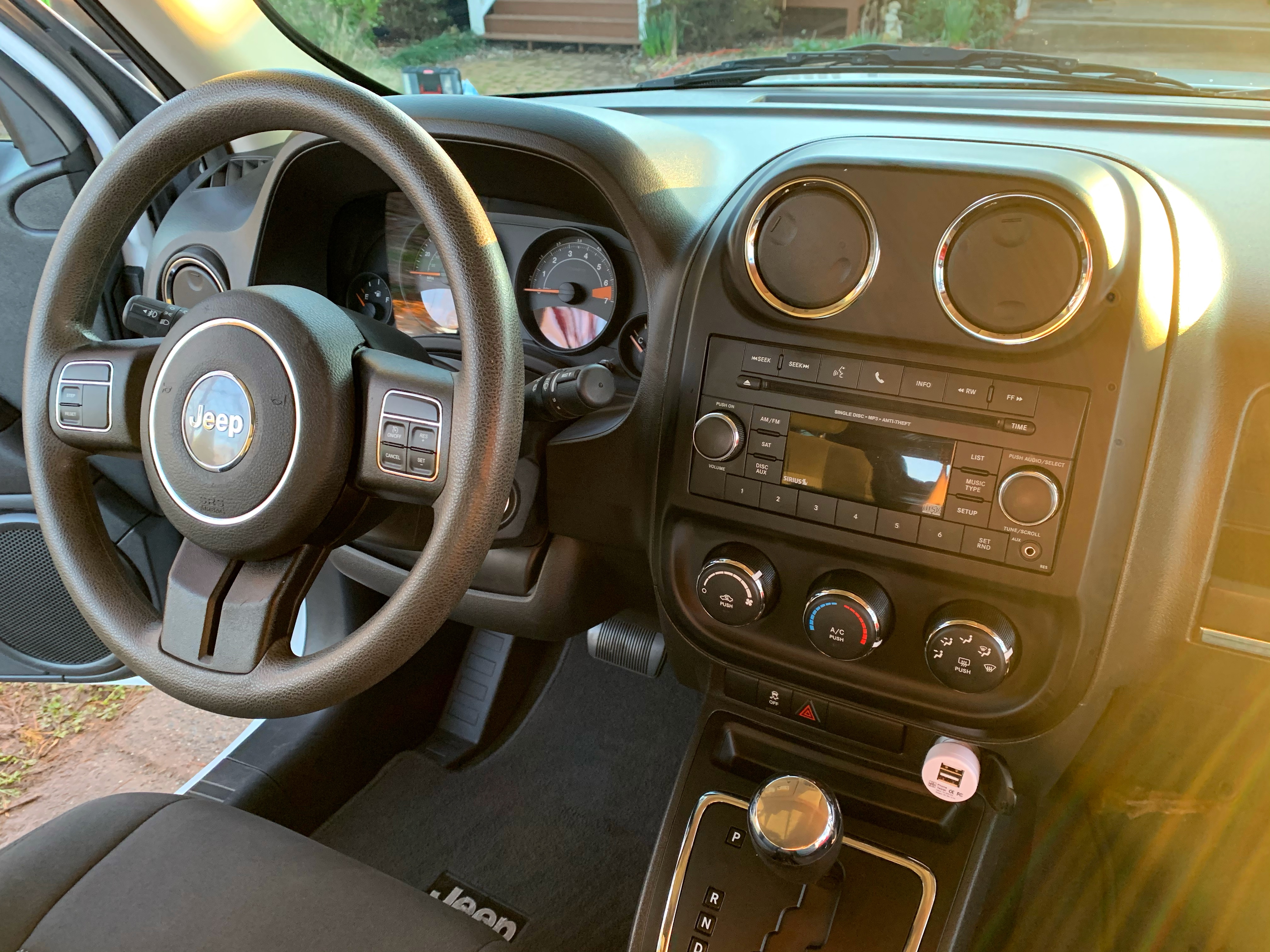 Jeep Patriot (White)